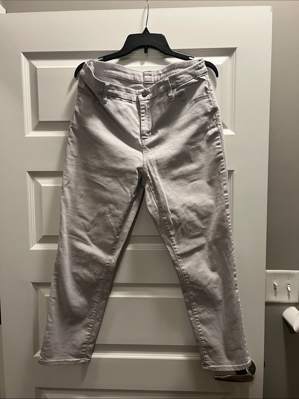 Chico's Straight-Leg Kapri Jeans in Light Gray